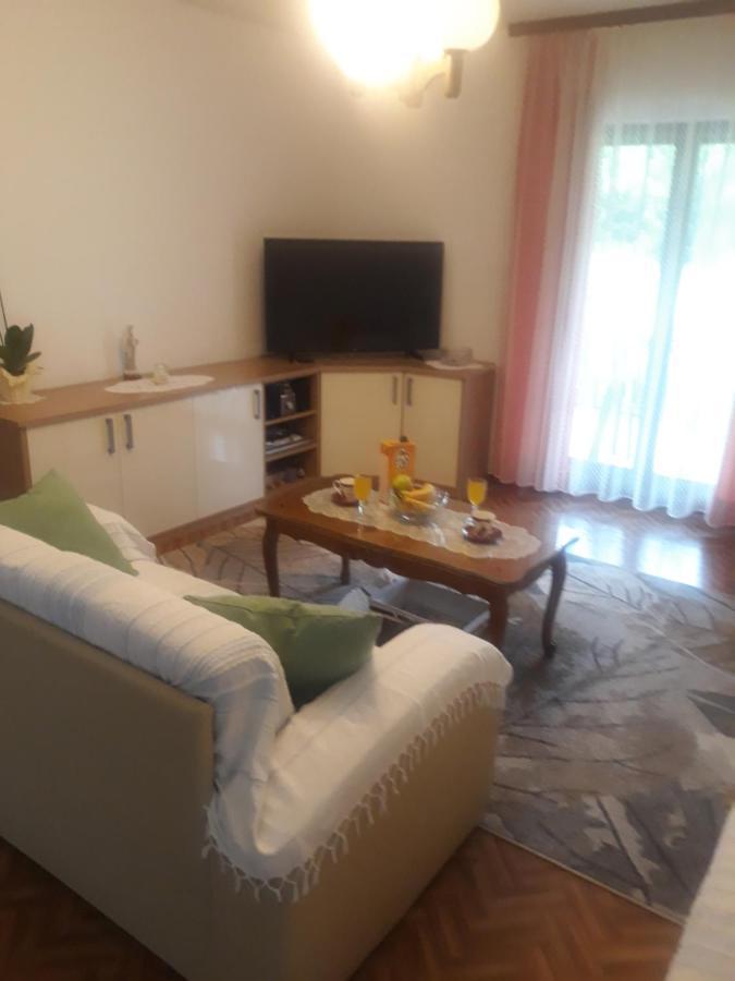 Apartman Lana Kijevo Εξωτερικό φωτογραφία